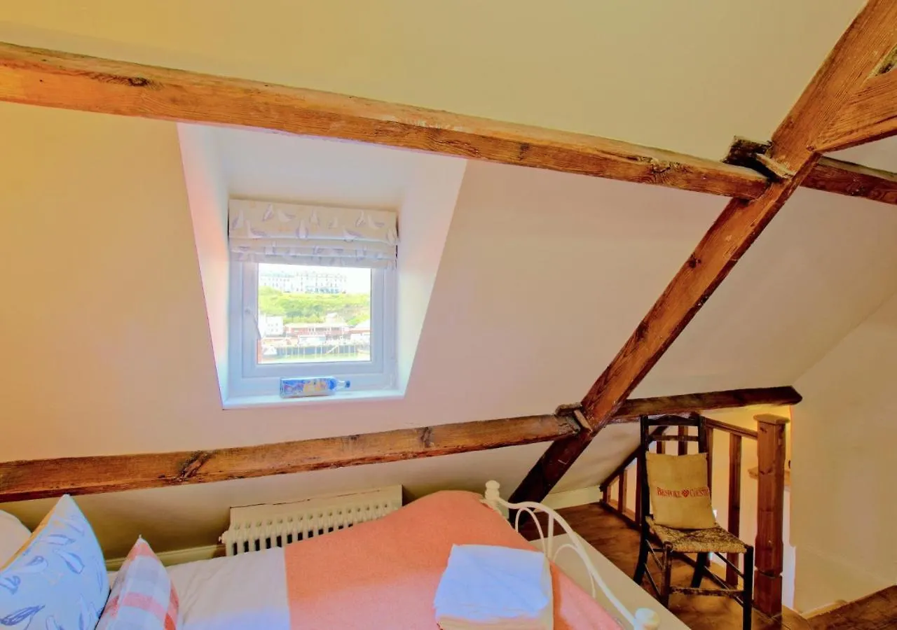 Doris Cottage Γουίτμπι 0*,  Ηνωμένο Βασίλειο